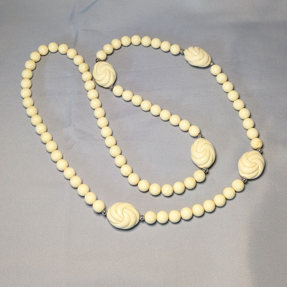 Avon Vintage 1988 Carved Accents Necklace 34" Cream Molded Bead Strand Chunky